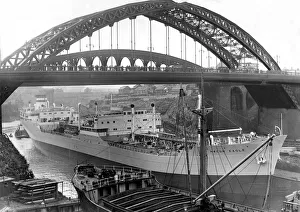The Ship Hoegh Eagle moves up the River Wear under the Wearmouth Bridge in Sunderland The Ship Hoegh Eagle moves up the River Wear under the Wearmouth Bridge in Sunderland
