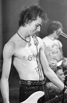 Images Dated 11th December 1977: Sid Vicious of the Sex Pistols in Holland December 1977