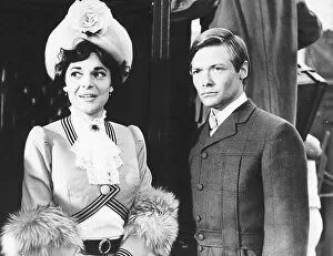 Images Dated 1st July 1972: Simon Ward Actor with Actress Anne Bancroft in a scene from Film 'Young Winston'