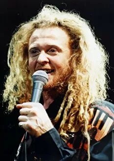 Images Dated 19th December 1992: Simply Red singer Mick Hucknell in concert at the NEC, Birmingham