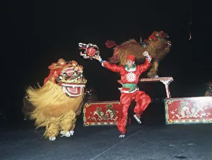 Singapore Armed Forces doing Chinese Lion dance Edinburgh Tattoo circa 1999 Singapore Armed Forces doing Chinese Lion dance Edinburgh Tattoo circa 1999