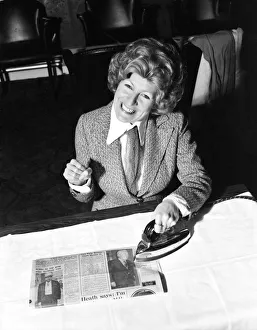 Singer: Faith Brown. February 1975 75-00738-014 Singer: Faith Brown. February 1975 75-00738-014