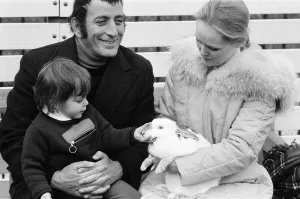 Singer Tony Bennett with his daughter Joanna and wife Sandra at London Zoo Singer Tony Bennett with his daughter Joanna and wife Sandra at London Zoo