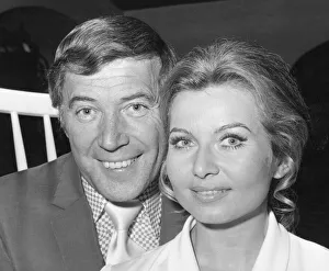 Singer Val Doonican opens a new Val Doonocan show Singer Val Doonican opens a new Val Doonocan show