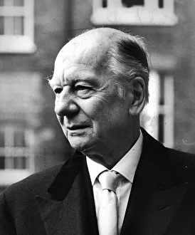 SIR JOHN GIELGUD - NOVEMBER 1981 04/11/1981 SIR JOHN GIELGUD - NOVEMBER 1981 04/11/1981