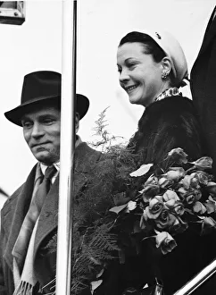 Sir Laurence Olivier actor and wife Vivien Leigh actress arriving at London Airport Sir Laurence Olivier actor and wife Vivien Leigh actress arriving at London Airport