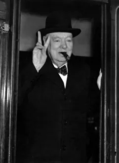 Sir Winston Churchill gives his famous V for victory sign, Blackpool Sir Winston Churchill gives his famous V for victory sign, Blackpool