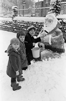 Skelmanthorpe First School pupils admire a snow sculpture of Father Christmas by Karen Skelmanthorpe First School pupils admire a snow sculpture of Father Christmas by Karen