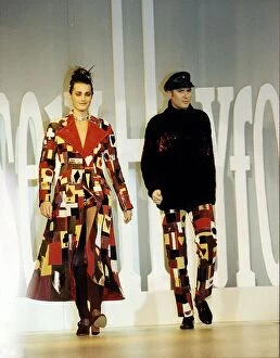 Images Dated 10th March 1991: Smon Le Bon and wife Yasmin Le Bon model designs by Joe Casely Hayford