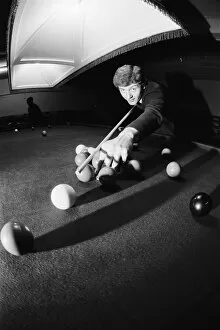Images Dated 12th December 1980: Snooker player Steve Davis practising for his next big match. 12h December 1980