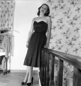 Sonia Holm - Actress. December 1952 C6057c-001 Sonia Holm - Actress. December 1952 C6057c-001