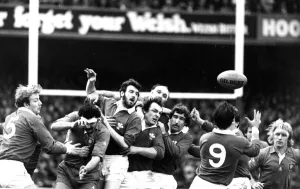 Sport - Rugby - Wales v France - 1982 - Wales win the lineout - Welsh players Sport - Rugby - Wales v France - 1982 - Wales win the lineout - Welsh players