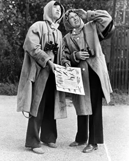 Spotters getting acquainted with various types of German aircraft by means of charts Spotters getting acquainted with various types of German aircraft by means of charts