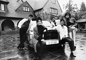Images Dated 1st January 1987: Five Star pop group stand outside mansion in Berkshire with new Rolls Royce Dbase