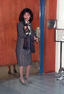 Stephanie Beacham Actress with an award 1990 A©Mirrorpix Stephanie Beacham Actress with an award 1990 A©Mirrorpix