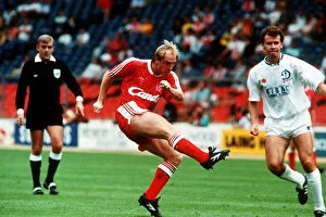 Steve McMahon football in action for Liverpool during the pre-season Makita international Steve McMahon football in action for Liverpool during the pre-season Makita international