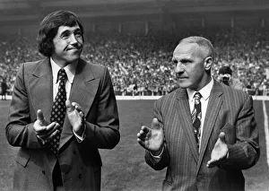 Former Stoke City goalkeeper Gordon Banks walks round the Liverpool ground with Liverpool Former Stoke City goalkeeper Gordon Banks walks round the Liverpool ground with Liverpool