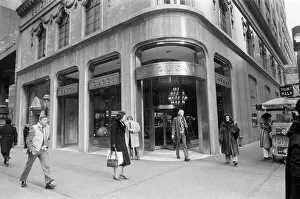Street scene in New York, Gucci store. 13th February 1981 Street scene in New York, Gucci store. 13th February 1981