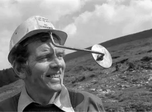 Stunts 1981 Rear-view mountaineering. Len Chivers with his mirror. May 1981 Stunts 1981 Rear-view mountaineering. Len Chivers with his mirror. May 1981