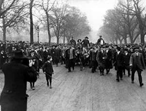 Suffragettes march to Parliament in London on 19th November 1910 Suffragettes march to Parliament in London on 19th November 1910