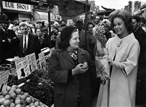 Susan Hayward at Mrs Lilian Jenkins stall in Portobello Road. August 1961 P011979 Susan Hayward at Mrs Lilian Jenkins stall in Portobello Road. August 1961 P011979