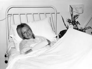 Suzanna Leigh Actress in bed in a Harley Street Clinic after falling off a motorbike at Suzanna Leigh Actress in bed in a Harley Street Clinic after falling off a motorbike at