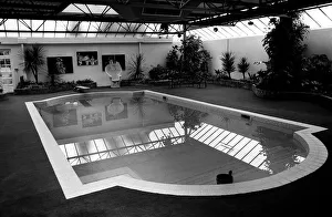 Swimming pool at home of Rod Stewart in Windsor 1975 Swimming pool at home of Rod Stewart in Windsor 1975