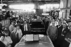 Talbot workers gather to give the Linwood plant's last car a big send-off Talbot workers gather to give the Linwood plant's last car a big send-off