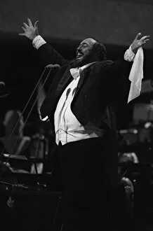 Images Dated 30th July 1991: Tenor Luciano Pavarotti in concert 1991