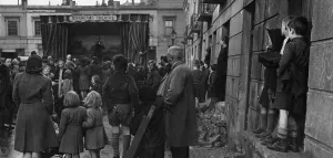 Theatre tours of blitzed London Streets make people happy Theatre tours of blitzed London Streets make people happy