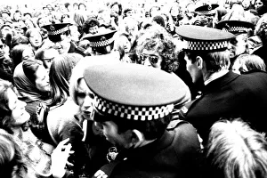 Three thousand women turned up to see actor Peter Wyngard Three thousand women turned up to see actor Peter Wyngard
