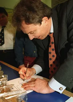 Tony Blair MP autographs £5 Note Five Pounds. April 1997 Tony Blair MP autographs £5 Note Five Pounds. April 1997
