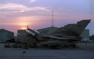 Two Tornado GR1 in desert paint scheme Nov 1990 are readied for departure to Two Tornado GR1 in desert paint scheme Nov 1990 are readied for departure to