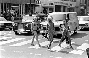 Images Dated 2nd June 1978: Traffic came to a Standstill in Knightsbridge today when three London models wearing