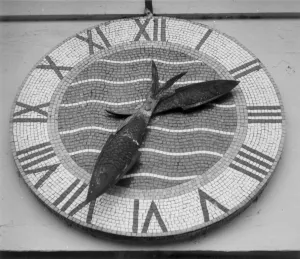 Trentham lido fish clock which sat above swimmers Page 50 TWWW Potters Holiday Trentham lido fish clock which sat above swimmers Page 50 TWWW Potters Holiday