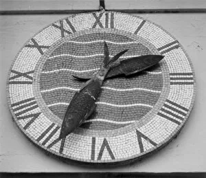 Images Dated 10th August 1980: Trentham lido fish clock which sat above swimmers Page 50 TWWW Potters Holiday
