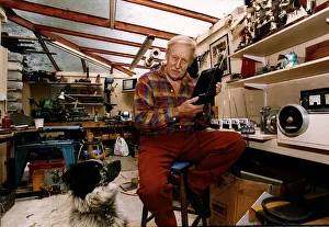 Trevor Baylis with his clockwork radio DBase Trevor Baylis with his clockwork radio DBase
