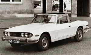 Images Dated 8th June 1970: Triumph Stag Sports car with the V8 engine - June 1970 convertable