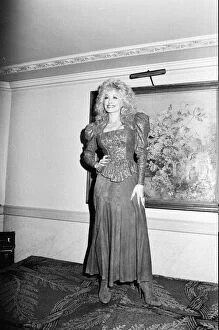 Images Dated 29th March 1988: U. S. singer Dolly Parton seen here at the Dorchester Hotel, Central London
