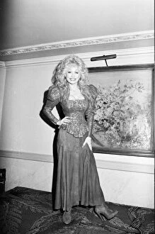 Images Dated 29th March 1988: U. S. singer Dolly Parton seen here at the Dorchester Hotel, Central London