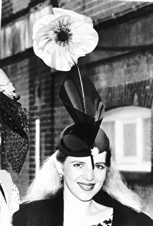 Vanessa Davies with flower hat at Royal Ascot in June 1985 Vanessa Davies with flower hat at Royal Ascot in June 1985