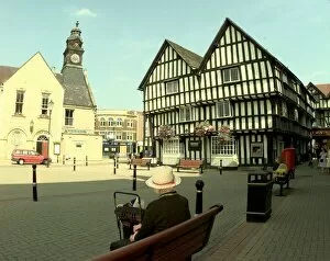 Images Dated 20th October 1997: A view across Market Place in Evesham