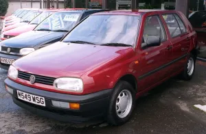 Volkswagen GOLF MKIII April 1998 Forecouert of garage dealers Volkswagen GOLF MKIII April 1998 Forecouert of garage dealers