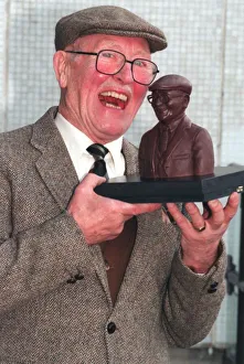 BILL WADDINGTON CORONATION STREET ACTOR WITH CHOCOLATE BUST OF HIMSELF AFTER SPONSORSHIP BILL WADDINGTON CORONATION STREET ACTOR WITH CHOCOLATE BUST OF HIMSELF AFTER SPONSORSHIP