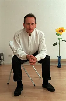 Wayne Sleep/Dancer/Actor September 98 At home relaxing sitting on chair Wayne Sleep/Dancer/Actor September 98 At home relaxing sitting on chair