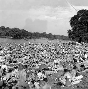 Weather: Hot: When a heat wave hits London, everyone tries to find a convenient way to Weather: Hot: When a heat wave hits London, everyone tries to find a convenient way to