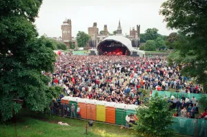 Welsh rock band Stereophonics performing at Cardiff Castle. 12th June 1998 Welsh rock band Stereophonics performing at Cardiff Castle. 12th June 1998