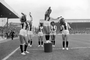 West Bromwich Albion vs. Liverpool. AlbionIs nGo-Goi girls wearing the junior teamIs West Bromwich Albion vs. Liverpool. AlbionIs nGo-Goi girls wearing the junior teamIs