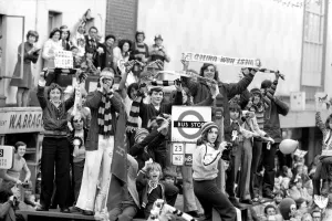 West Ham fans try to get a good view above the crowds during the West Ham victory parade West Ham fans try to get a good view above the crowds during the West Ham victory parade