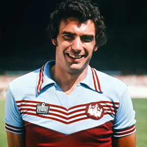 West Ham United pre season photocall. Trevor Brooking. August 1976 West Ham United pre season photocall. Trevor Brooking. August 1976